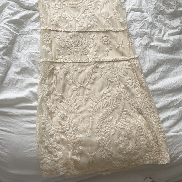 Creme lace dress - Picture 3 of 4